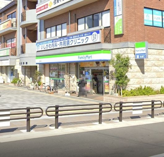 コンビニ　ファミリーマート JR鳳駅前店（コンビニ）まで242m