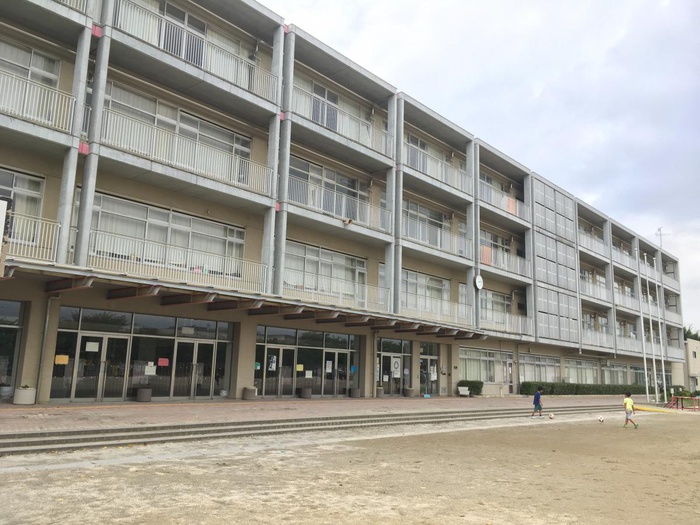 小学校　朝霞市立朝霞第十小学校（小学校）まで890m