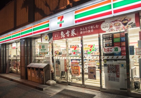 コンビニ　セブンイレブン外神田4丁目店（コンビニ）まで125m