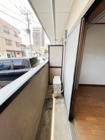 バルコニー　暖かな日差しのふりそそぐバルコニー