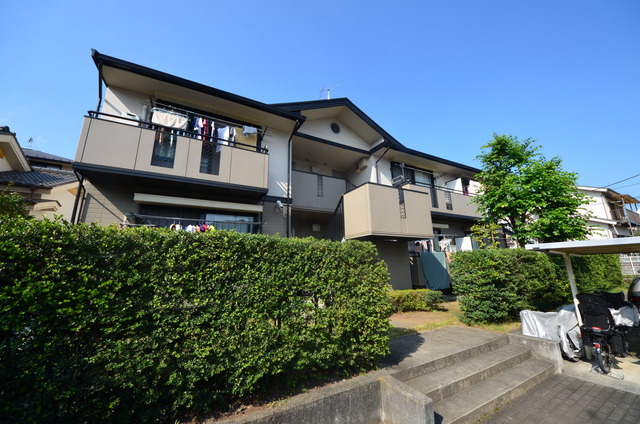 建物外観　★程よい緑に囲まれた、居心地の良い物件です★