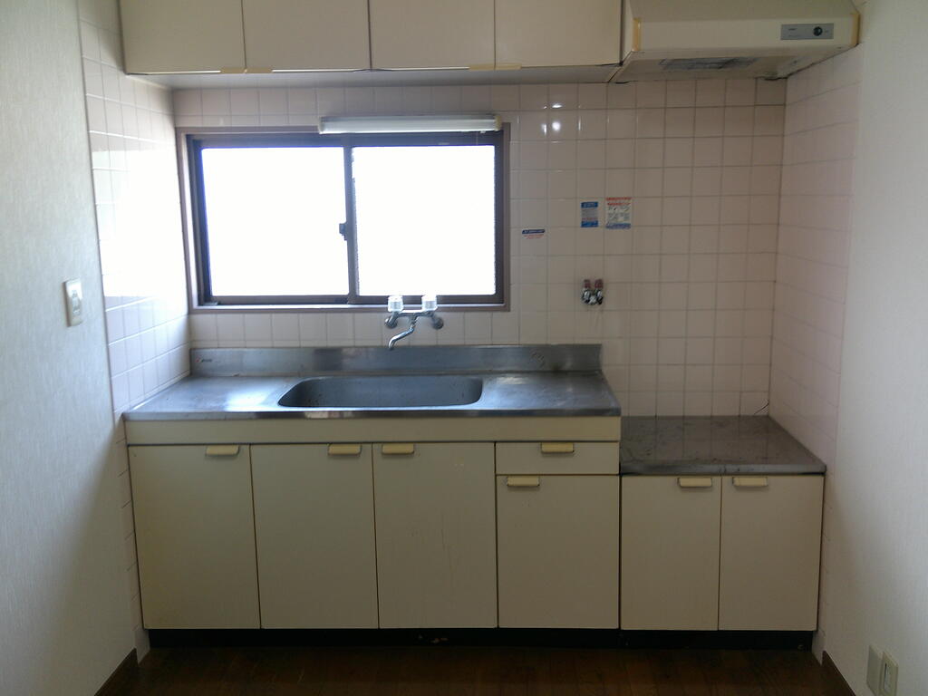 近鉄生駒線 一分駅 徒歩4分 4階建 築34年のキッチン写真