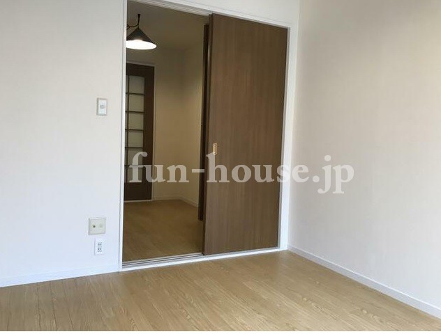 居室・リビング　南向きで明るく開放的なお部屋です♪