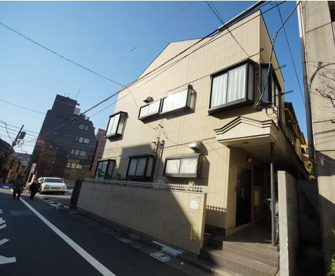 建物外観　閑静な住宅街に佇む低層タイプです☆