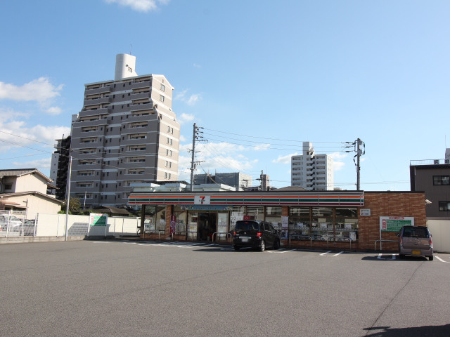 【三和コーポ大手町１３号　３０７号室のコンビニ】