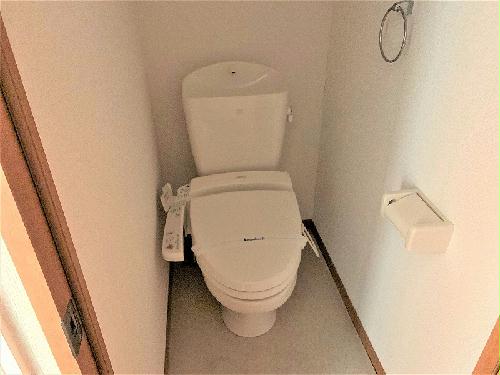 トイレ　温水洗浄便座。