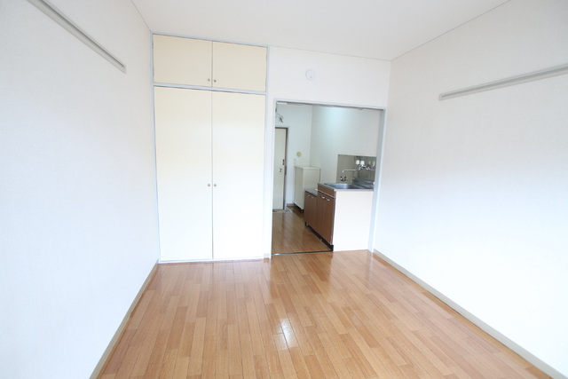 居室・リビング　６帖の洋室です♪