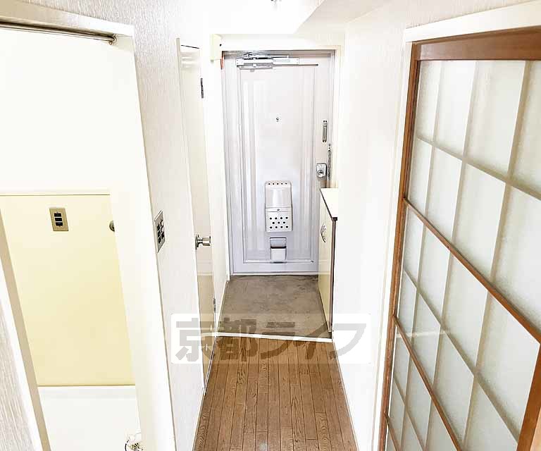 その他部屋・スペース　玄関からすぐ各部に入れます。