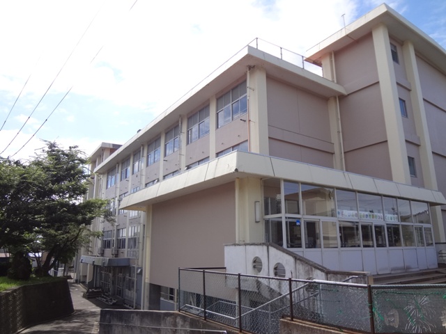 小学校　秋田市立日新小学校（小学校）まで556m