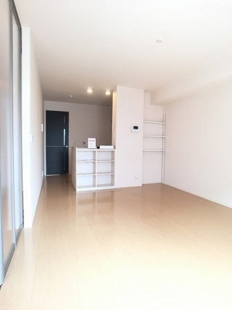 居室・リビング　12帖の南面リビングです。日当たり良好です★