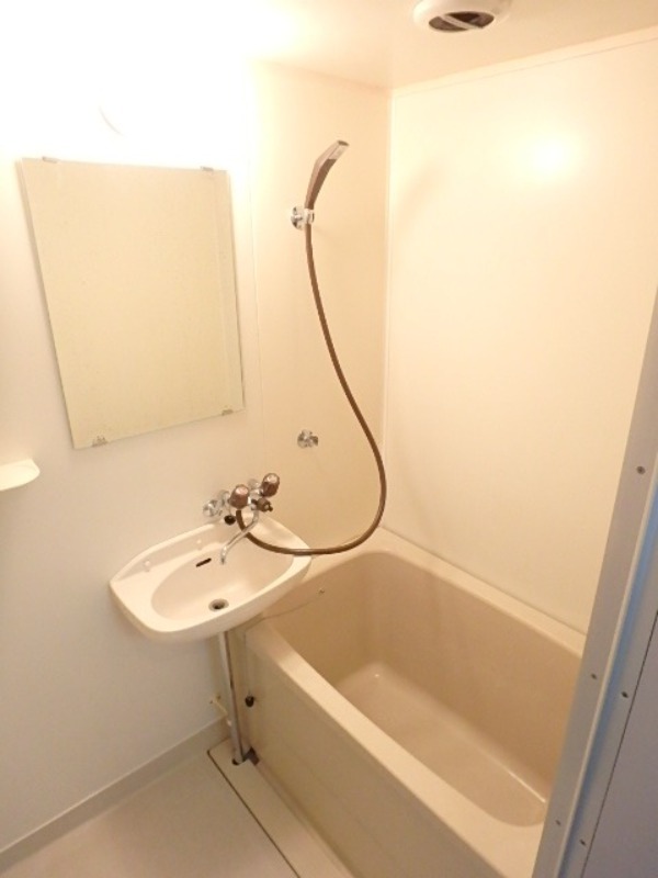 バス・シャワールーム　図面と現状に相違がある場合には現状を優先