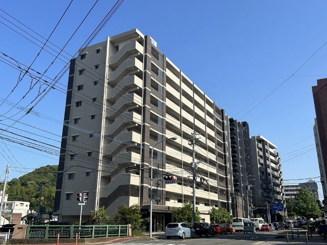アルファスマート道ノ尾駅の建物外観