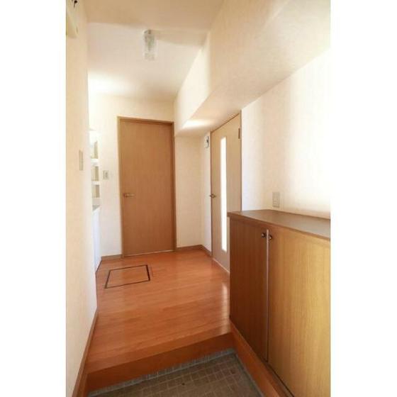 玄関　ゆったりとした広さの玄関ホール♪