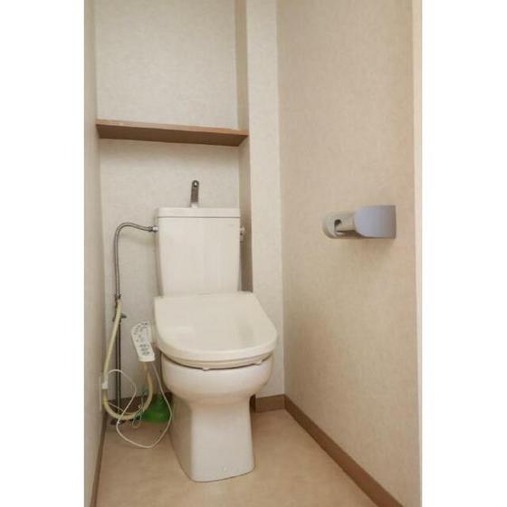 トイレ　温水洗浄機能付き便座