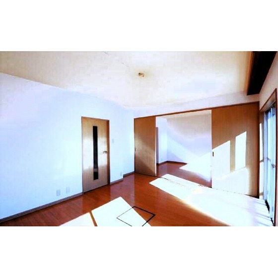 居室・リビング　南向きで日当たりの良い居室♪