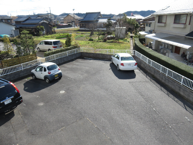 【藤井ハイツの駐車場】