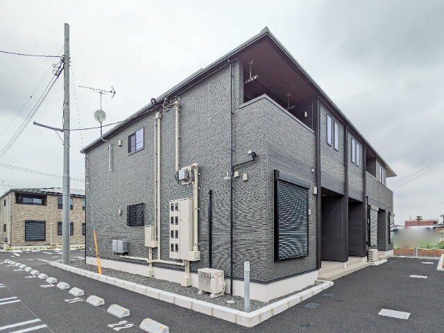 邑楽郡大泉町坂田のアパートの建物外観