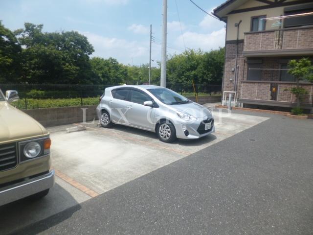 【ルージュモア・ルージュコート　コートの駐車場】