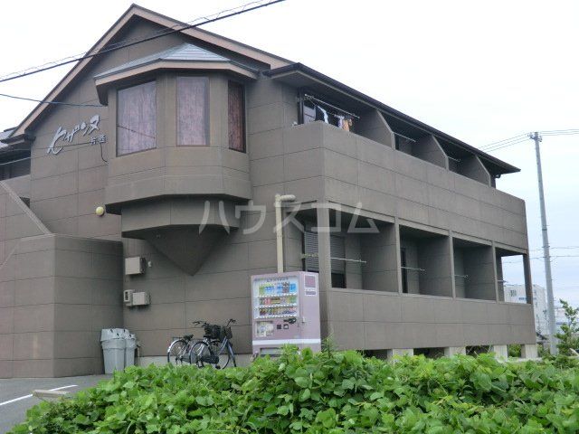 田原市片西のアパートの建物外観