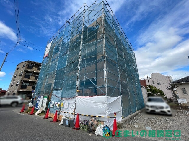 【岡崎市羽根町のアパートの建物外観】