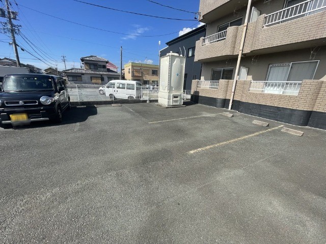【浜松市中央区安松町のマンションの駐車場】