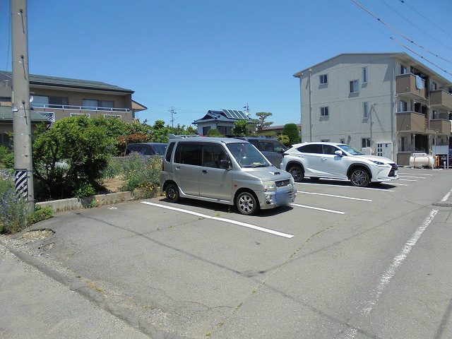 【山田アパートＡ棟の駐車場】