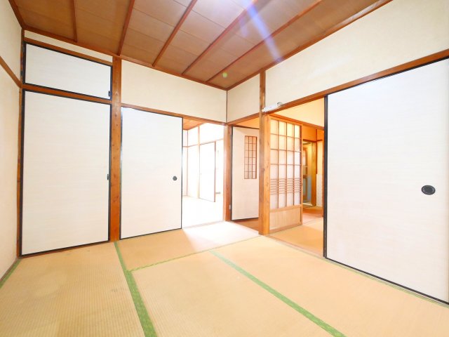 居室・リビング　日本らしい落ち着いた雰囲気の和室です