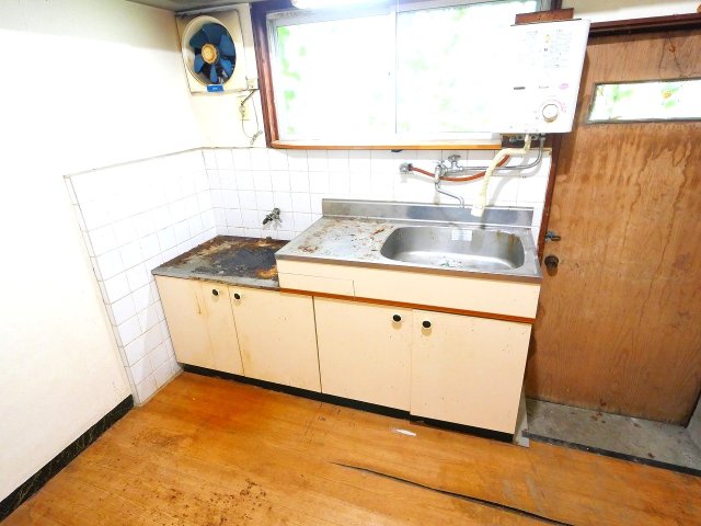 キッチン　コンパクトなキッチンで掃除もラクラク