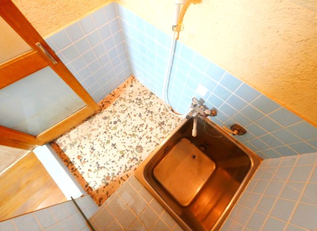 バス・シャワールーム　落ち着いた空間のお風呂です