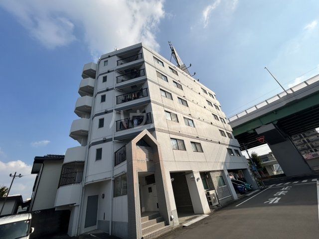 名古屋市中村区畑江通のマンションの建物外観