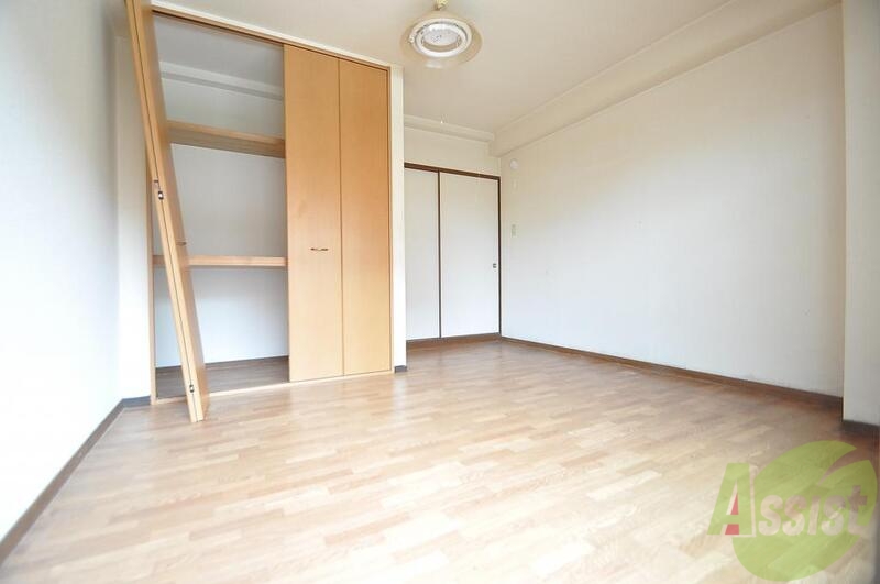 居室・リビング　明るいお部屋は風通しも良く、心地よい気分になります。