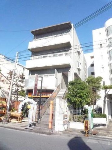 京都市右京区嵯峨朝日町のマンションの建物外観