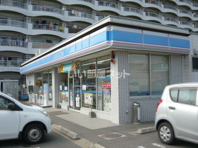 コンビニ　ローソン 鹿児島唐湊新川店（コンビニ）まで317m