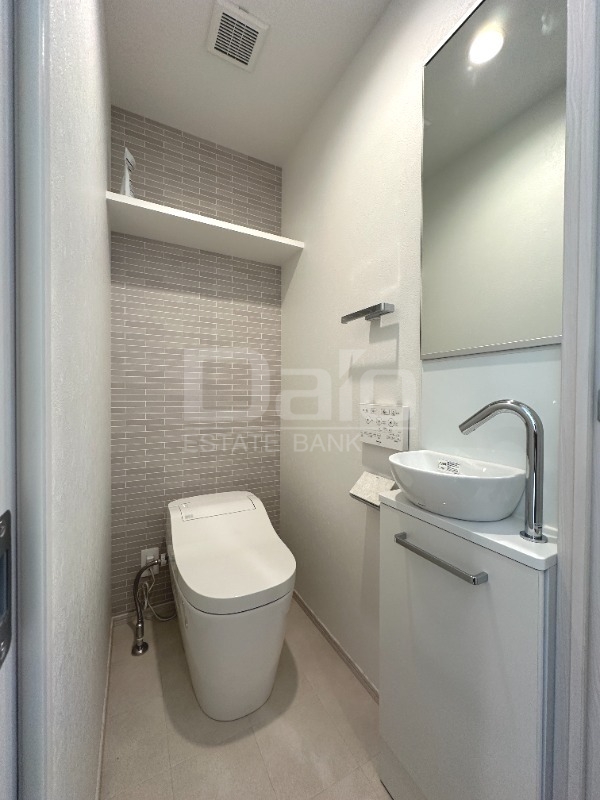 トイレ　※写真は別タイプ別部屋です。