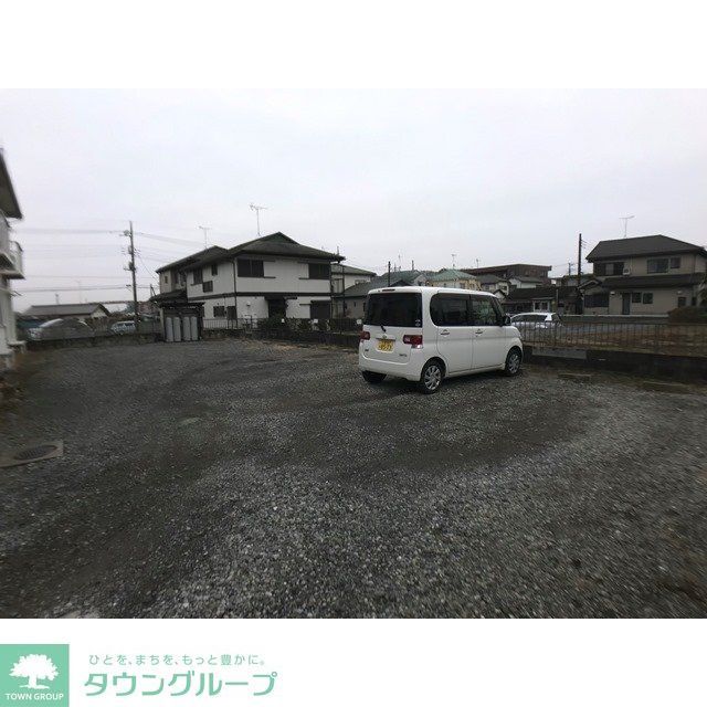 【さいたま市岩槻区府内のアパートの駐車場】