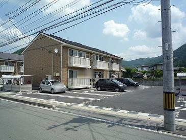 山形市平清水のアパートの建物外観