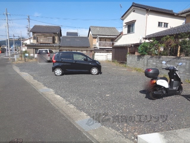 【セジュール築地の駐車場】