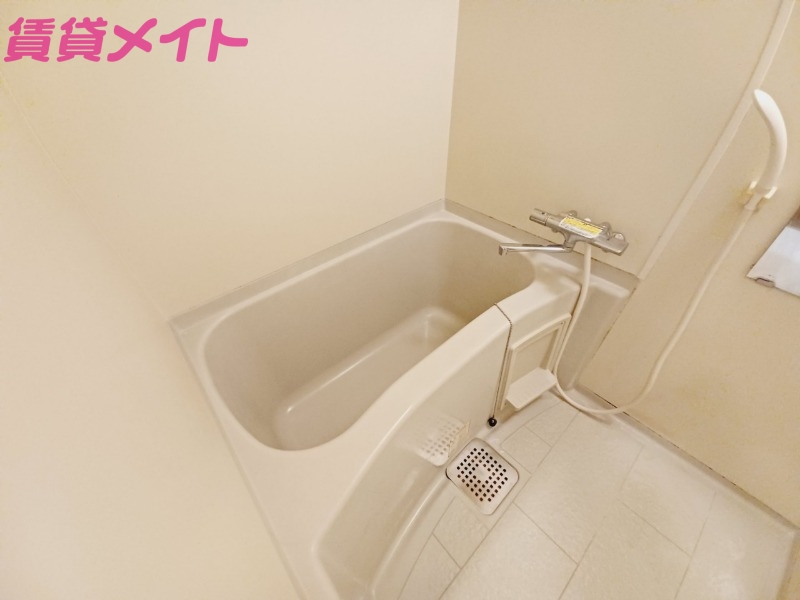 バス・シャワールーム　バス同型参考写真