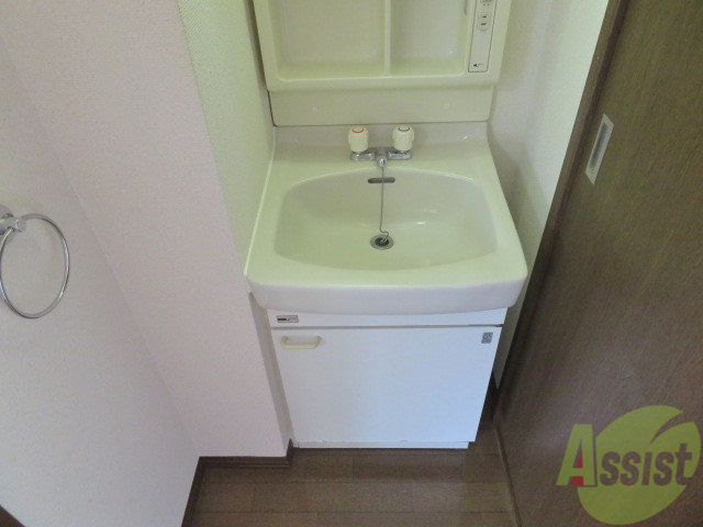 洗面設備　忙しい朝の味方、独立洗面台があるのは嬉しいですね。