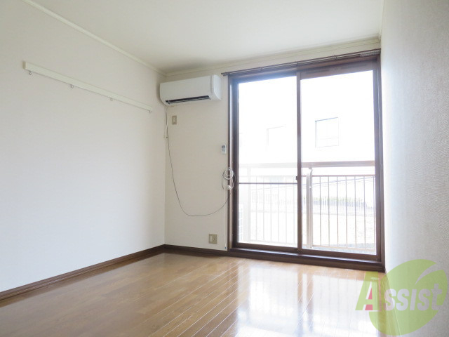 居室・リビング　陽の光が差し込む明るいお部屋は気持がいいですね～