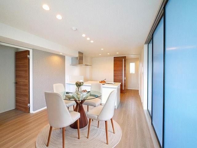 居室・リビング　CGで家具等を配置したもので家具等は含まれません