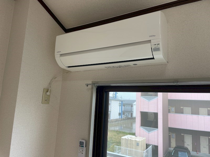 その他設備　エアコン付きの室内で日々の生活も快適に。