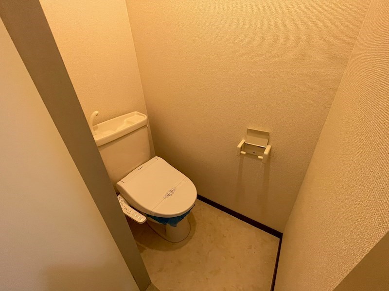 トイレ　温水洗浄便座も付いて清潔なトイレ