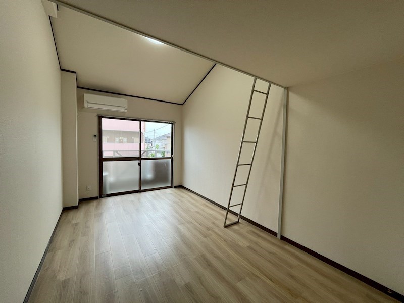 居室・リビング　南向きの明るいお部屋です。