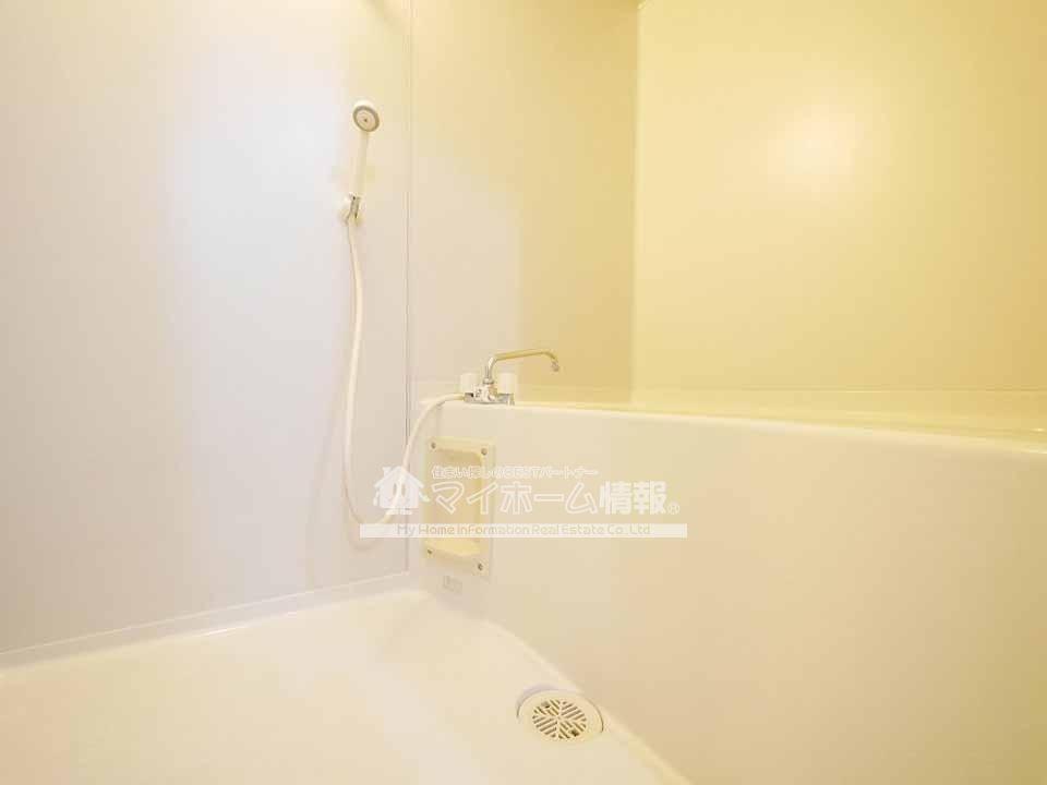 バス・シャワールーム　明るい色調のバスルーム！