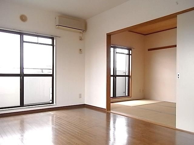 居室・リビング　★日当たり住環境良好★