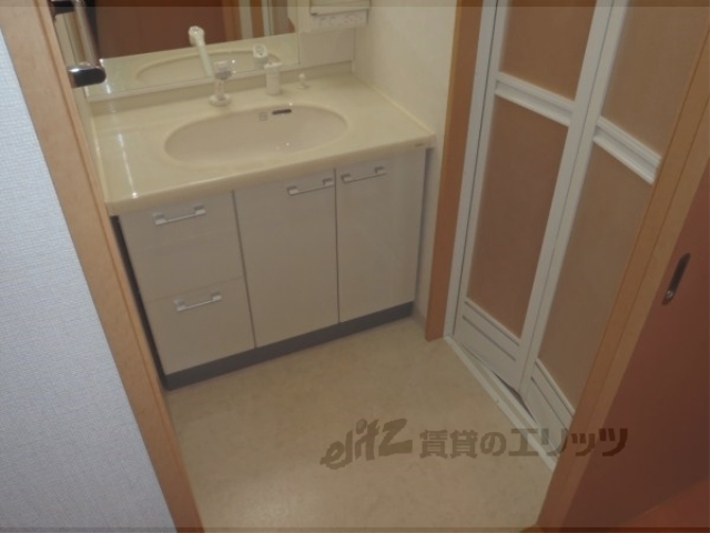 洗面設備　２０５号室の写真です。