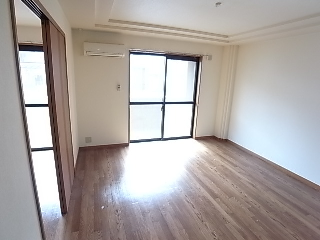 居室・リビング　見ての通り日当たり良好のお部屋です。