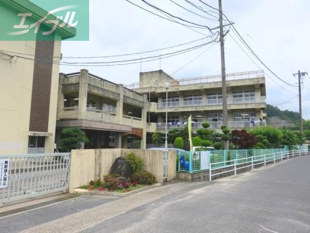 中学校　岡山市立香和中学校（中学校）まで2561m