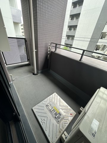 バルコニー　暖かな日差しのふりそそぐバルコニー